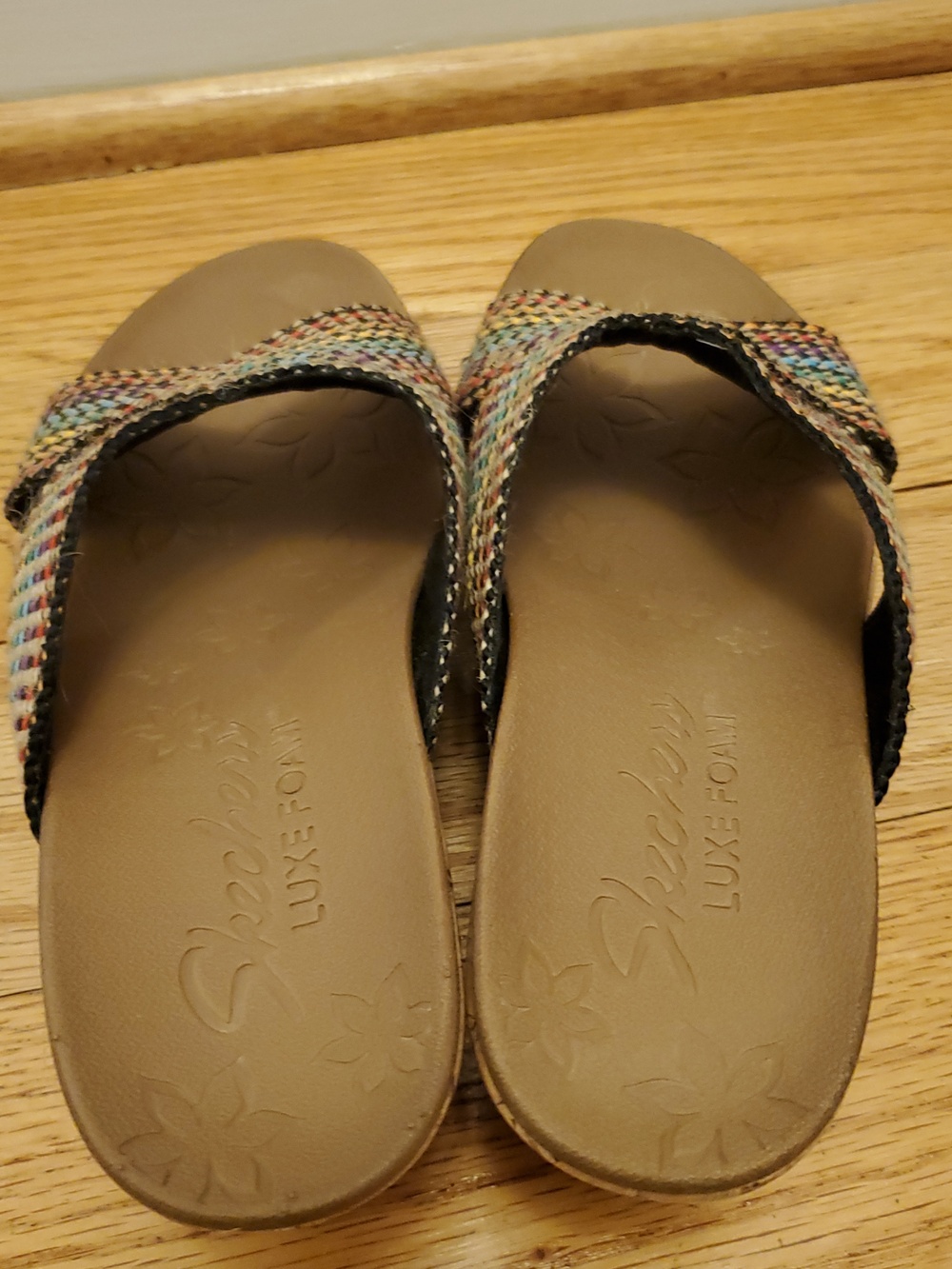 Skechers Woven Multicolor Crisscross Slide Sandals - Picture 10 of 11